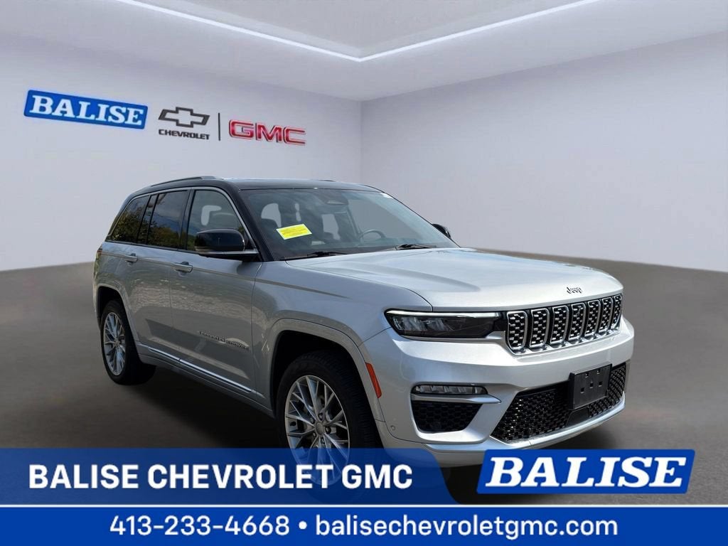 2023 Jeep Grand Cherokee Summit 4x4 in Silver — front three-quarter view
